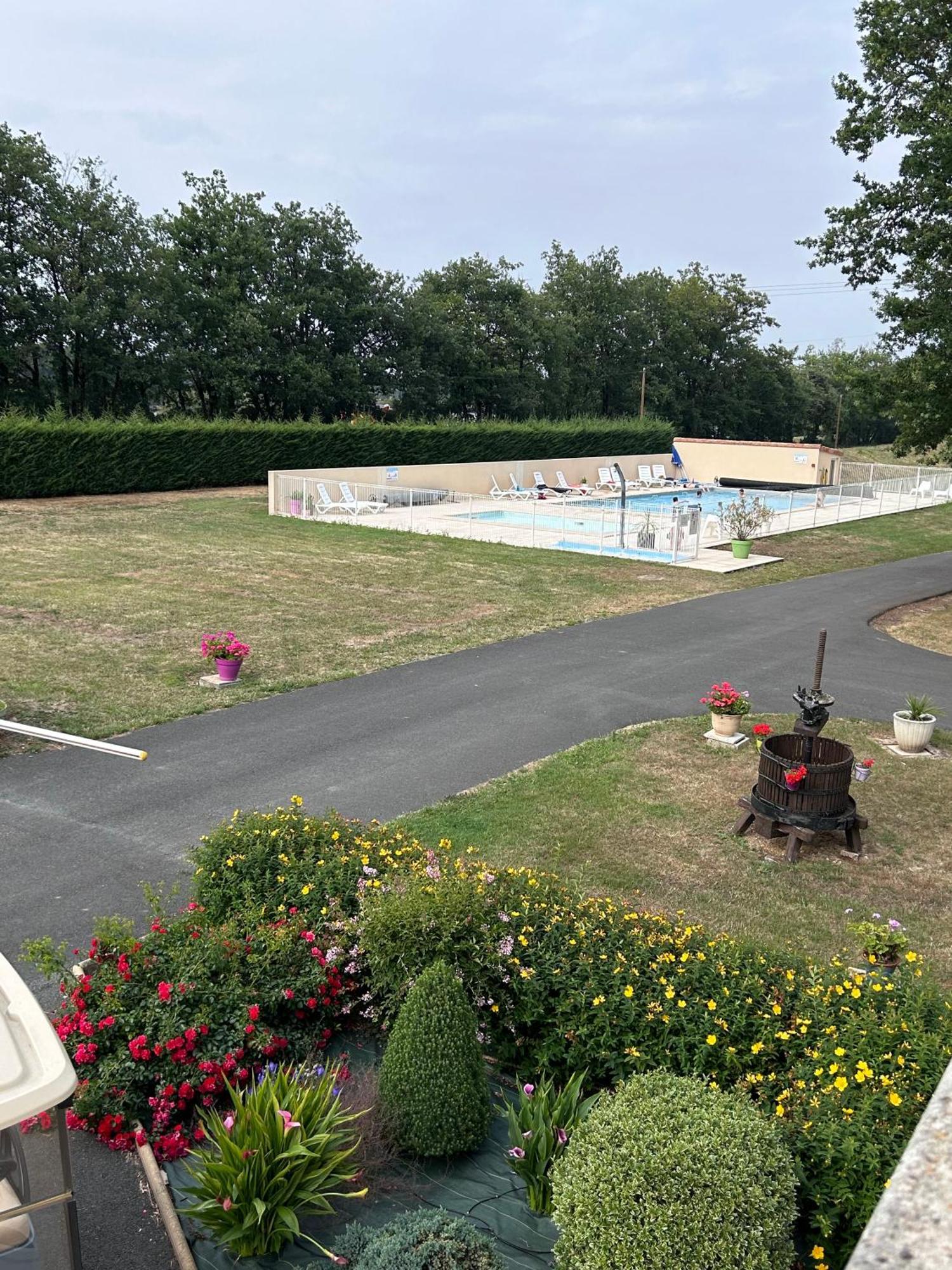 Camping Les Petites Minaudieres Coussay-les-Bois Exterior photo