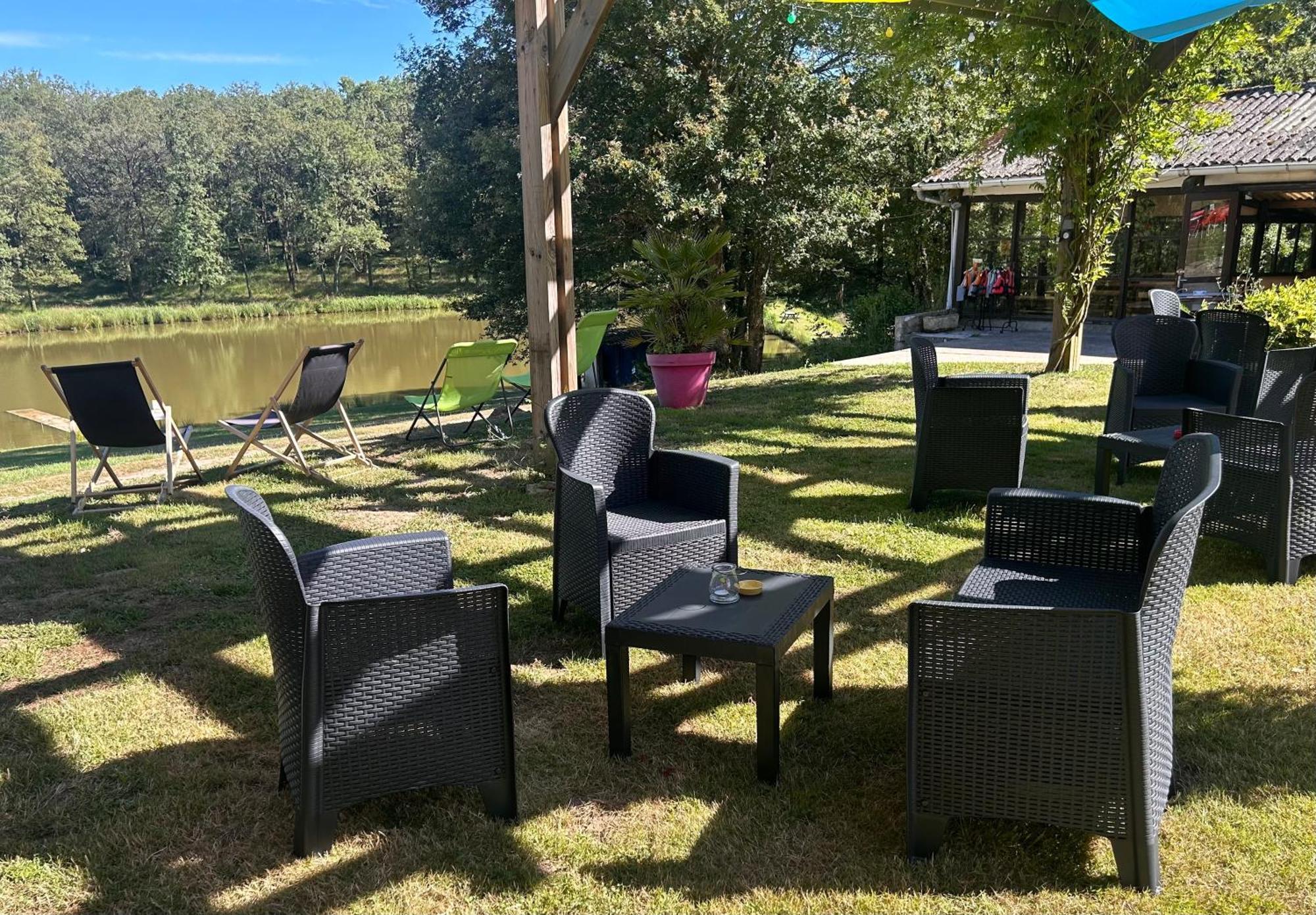 Camping Les Petites Minaudieres Coussay-les-Bois Exterior photo